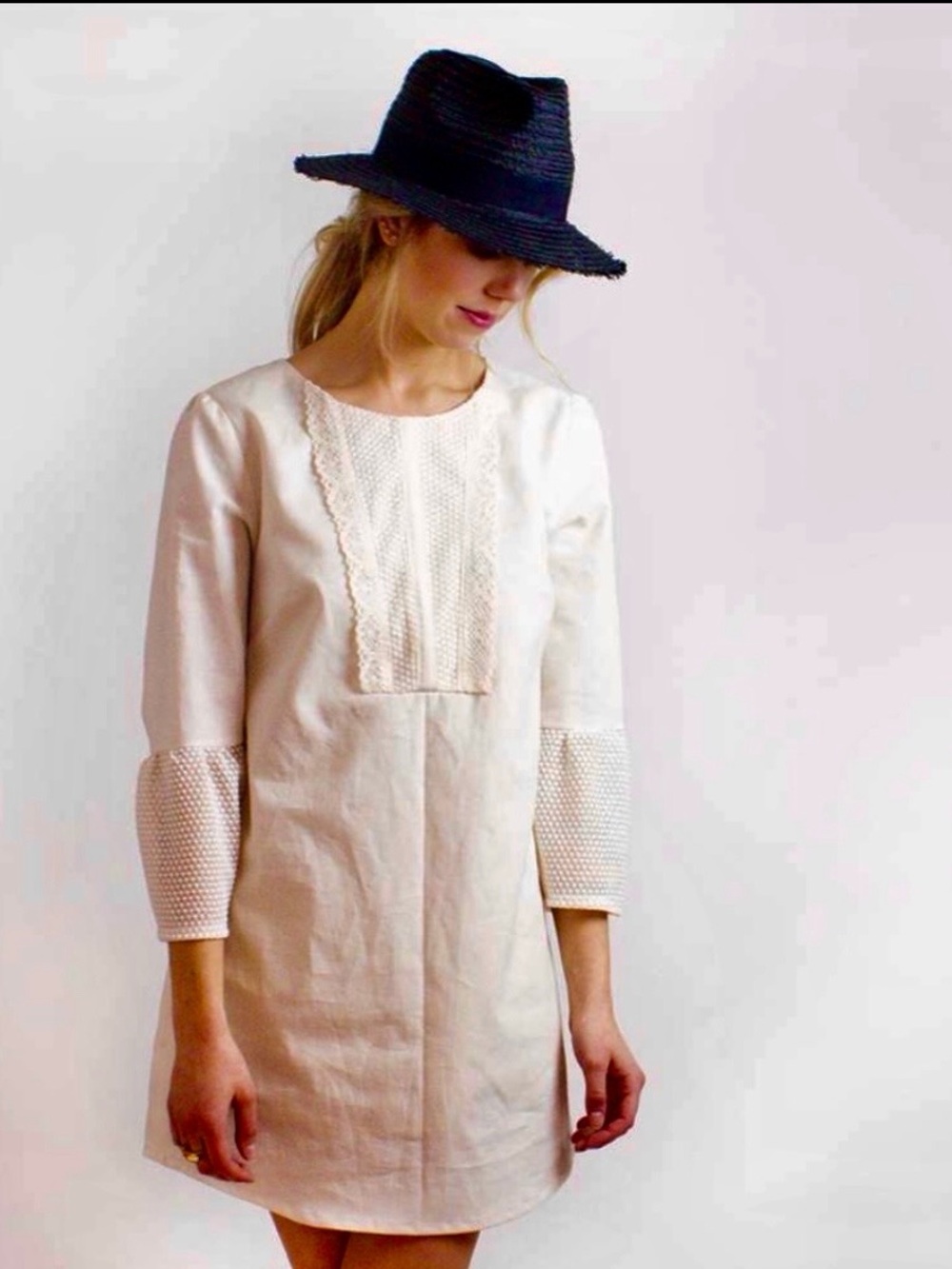 NWOT Simone’s Rose Ivory Textured Sleeve Shift Dress